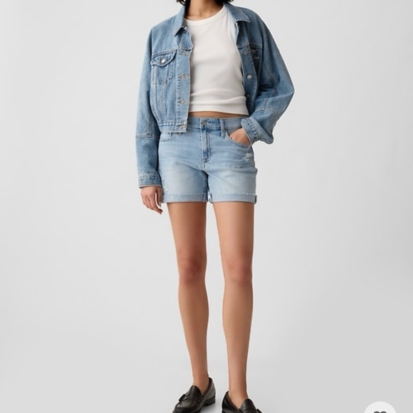 🆕- GAP -5” Girlfriend Mid-Rise Short - Picture 2 of 11